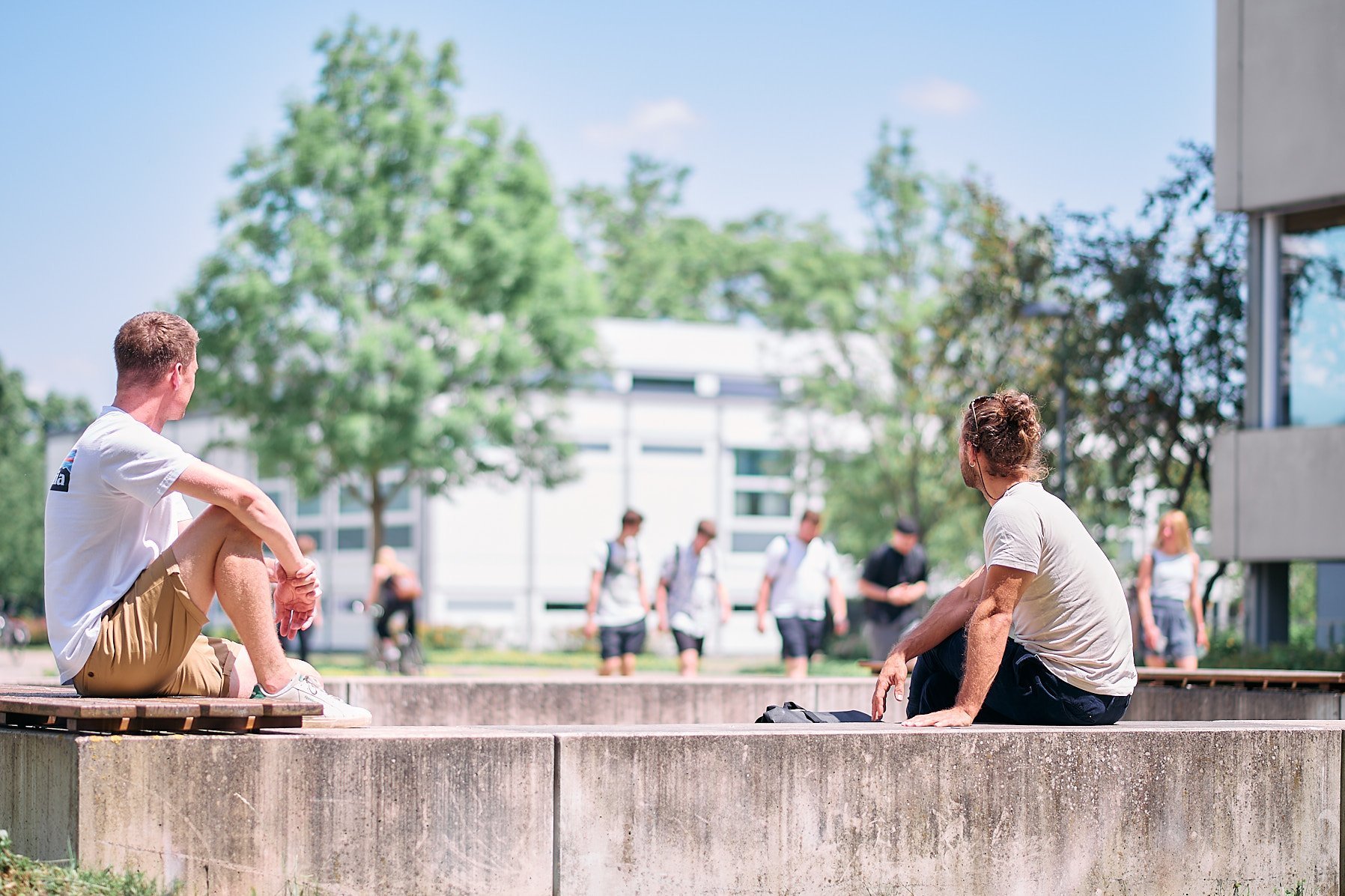 hsrt_Studierende im Freilufthörsaal